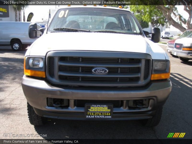 Oxford White / Medium Parchment 2001 Ford F450 Super Duty XL Crew Cab Dump Truck