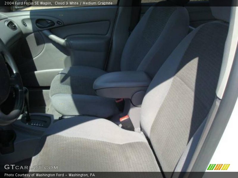 Cloud 9 White / Medium Graphite 2004 Ford Focus SE Wagon