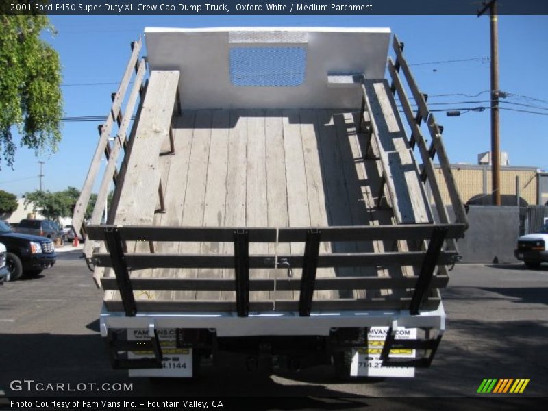 Oxford White / Medium Parchment 2001 Ford F450 Super Duty XL Crew Cab Dump Truck
