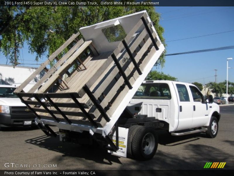 Oxford White / Medium Parchment 2001 Ford F450 Super Duty XL Crew Cab Dump Truck