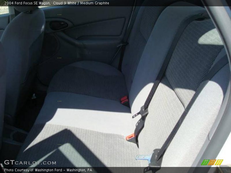 Cloud 9 White / Medium Graphite 2004 Ford Focus SE Wagon