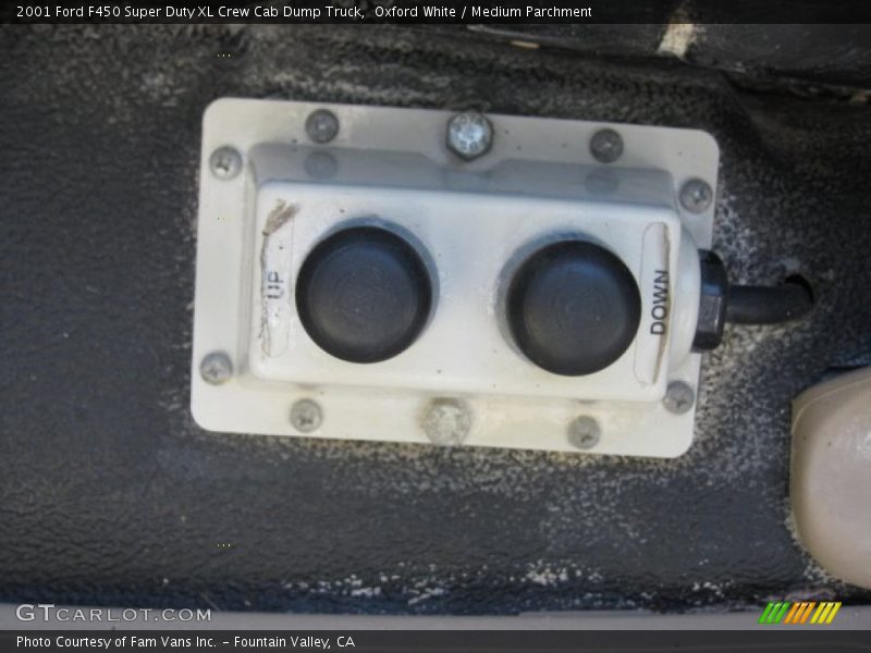 Oxford White / Medium Parchment 2001 Ford F450 Super Duty XL Crew Cab Dump Truck
