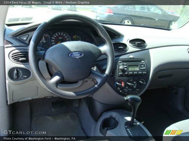 Cloud 9 White / Medium Graphite 2004 Ford Focus SE Wagon
