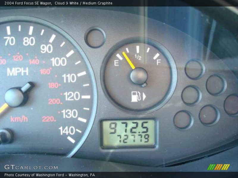 Cloud 9 White / Medium Graphite 2004 Ford Focus SE Wagon