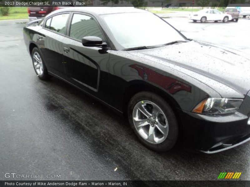 Pitch Black / Black 2013 Dodge Charger SE