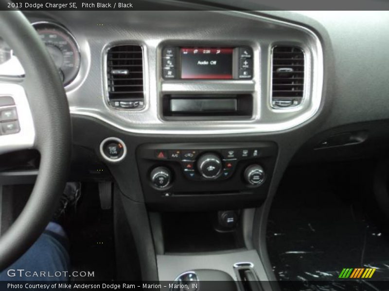 Pitch Black / Black 2013 Dodge Charger SE