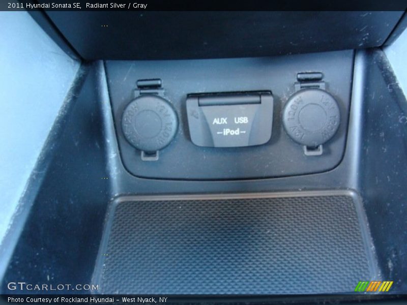 Radiant Silver / Gray 2011 Hyundai Sonata SE
