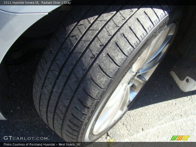Radiant Silver / Gray 2011 Hyundai Sonata SE