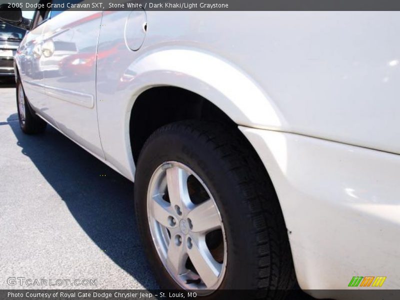 Stone White / Dark Khaki/Light Graystone 2005 Dodge Grand Caravan SXT