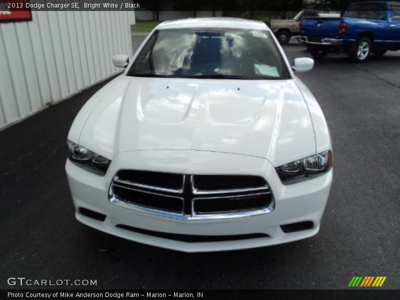 Bright White / Black 2013 Dodge Charger SE