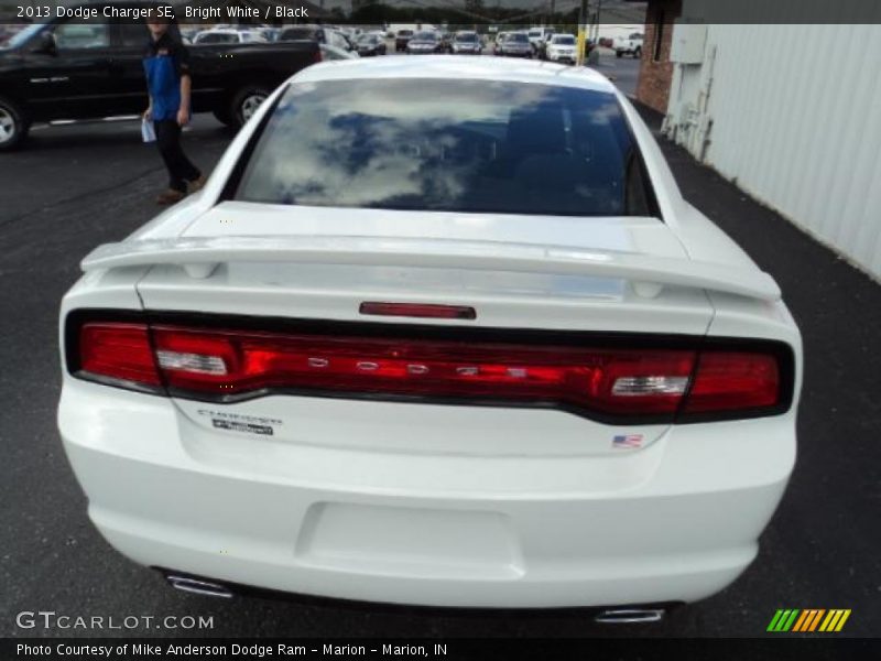 Bright White / Black 2013 Dodge Charger SE