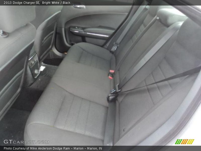 Bright White / Black 2013 Dodge Charger SE