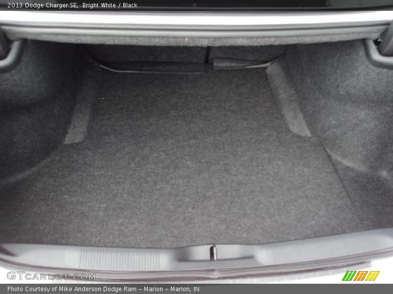 Bright White / Black 2013 Dodge Charger SE