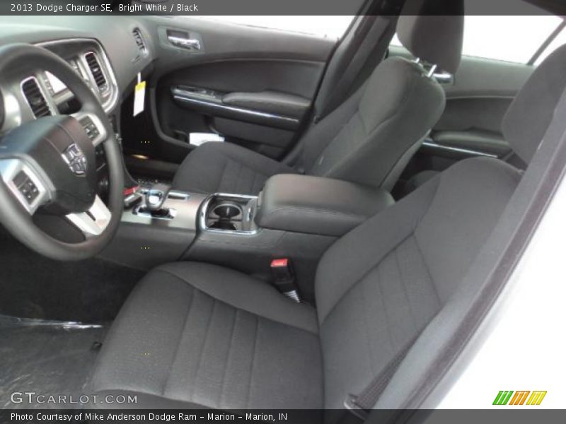 Bright White / Black 2013 Dodge Charger SE