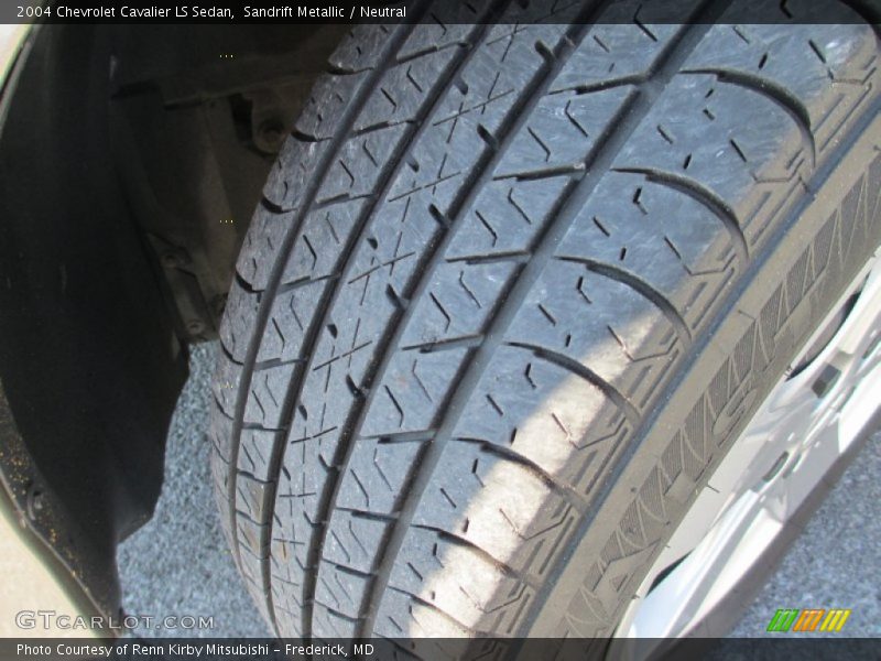 Sandrift Metallic / Neutral 2004 Chevrolet Cavalier LS Sedan