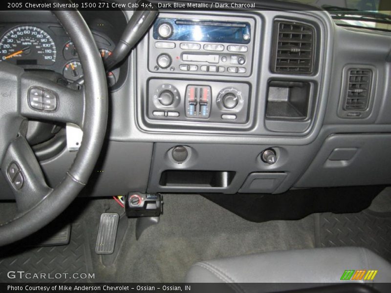 Dark Blue Metallic / Dark Charcoal 2005 Chevrolet Silverado 1500 Z71 Crew Cab 4x4