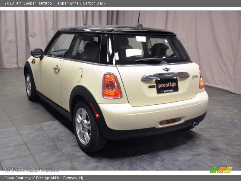 Pepper White / Carbon Black 2013 Mini Cooper Hardtop