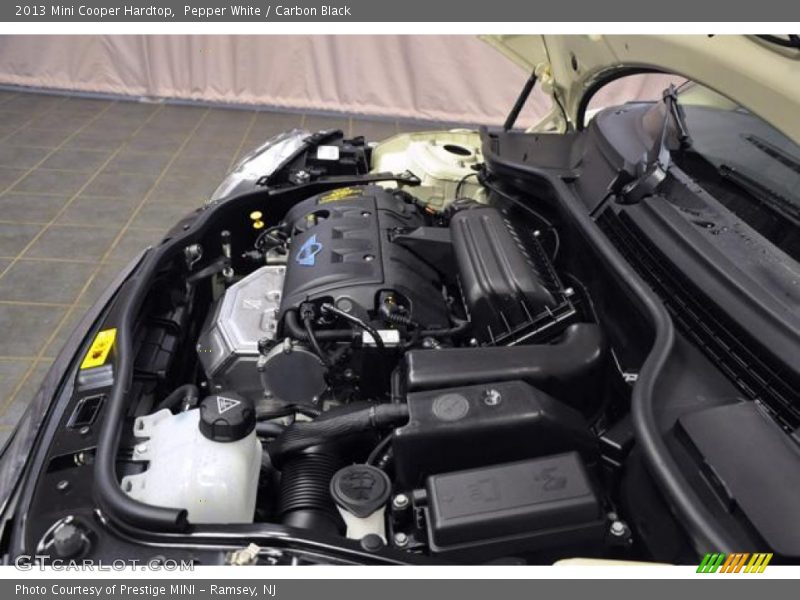 Pepper White / Carbon Black 2013 Mini Cooper Hardtop
