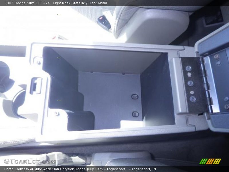 Light Khaki Metallic / Dark Khaki 2007 Dodge Nitro SXT 4x4