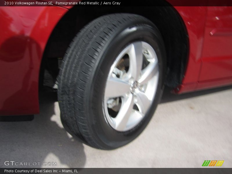 Pomegranate Red Metallic / Aero Gray 2010 Volkswagen Routan SE