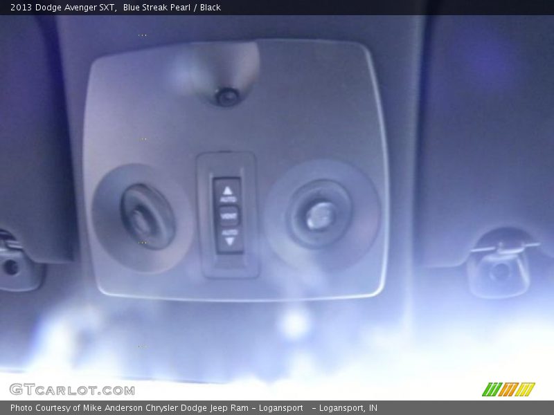 Blue Streak Pearl / Black 2013 Dodge Avenger SXT