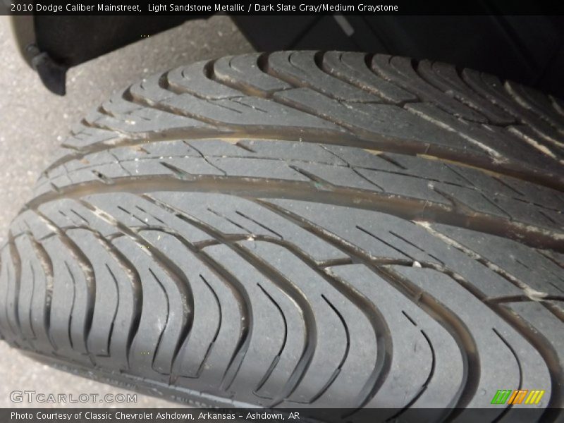 Light Sandstone Metallic / Dark Slate Gray/Medium Graystone 2010 Dodge Caliber Mainstreet