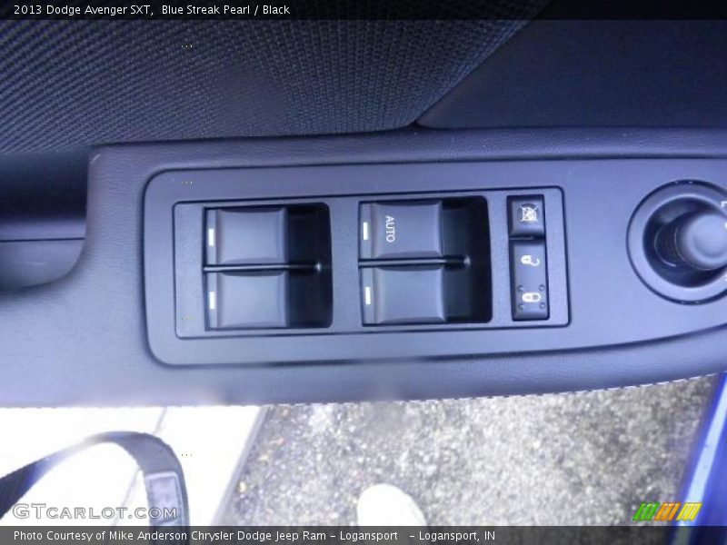 Blue Streak Pearl / Black 2013 Dodge Avenger SXT