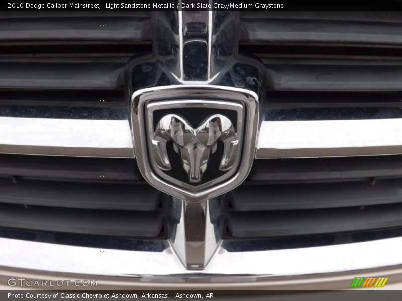 Light Sandstone Metallic / Dark Slate Gray/Medium Graystone 2010 Dodge Caliber Mainstreet