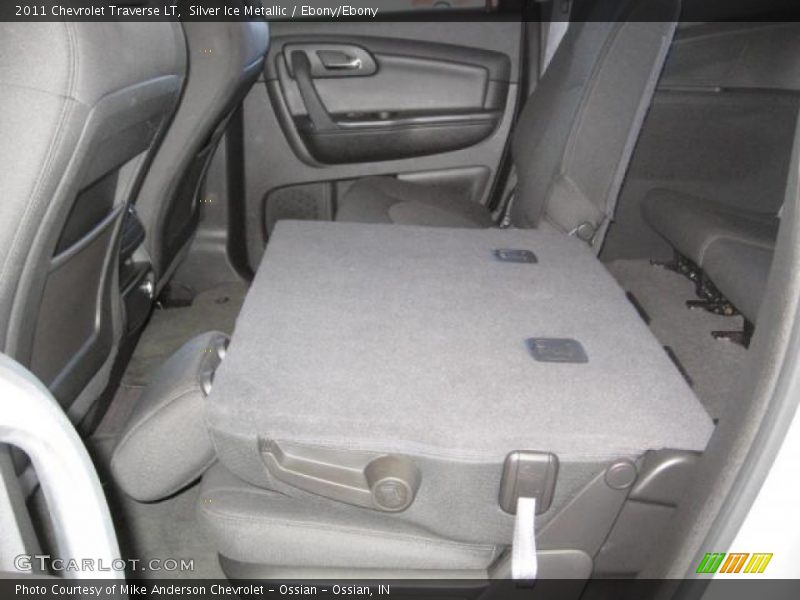 Silver Ice Metallic / Ebony/Ebony 2011 Chevrolet Traverse LT