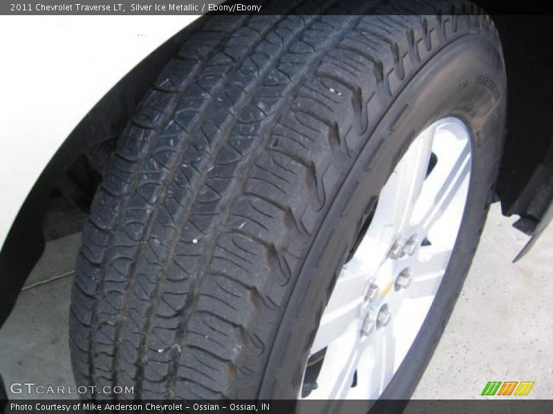 Silver Ice Metallic / Ebony/Ebony 2011 Chevrolet Traverse LT