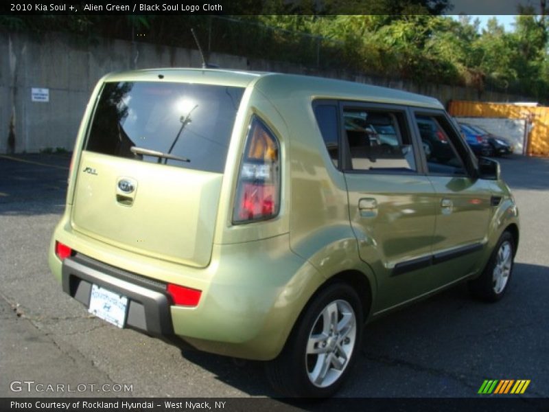 Alien Green / Black Soul Logo Cloth 2010 Kia Soul +