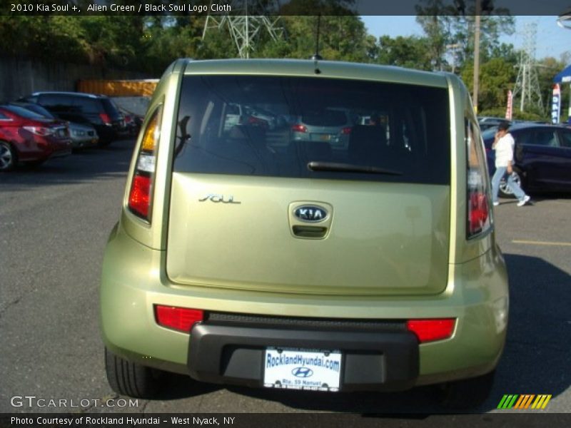Alien Green / Black Soul Logo Cloth 2010 Kia Soul +