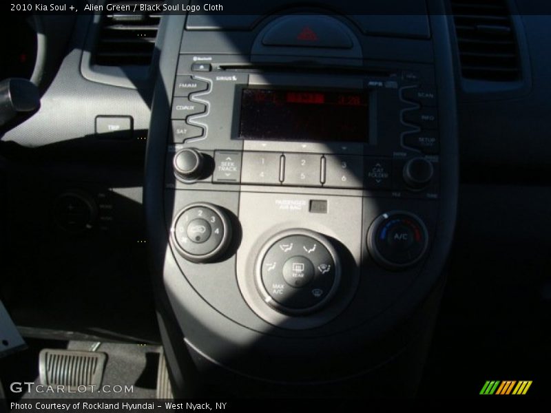 Alien Green / Black Soul Logo Cloth 2010 Kia Soul +