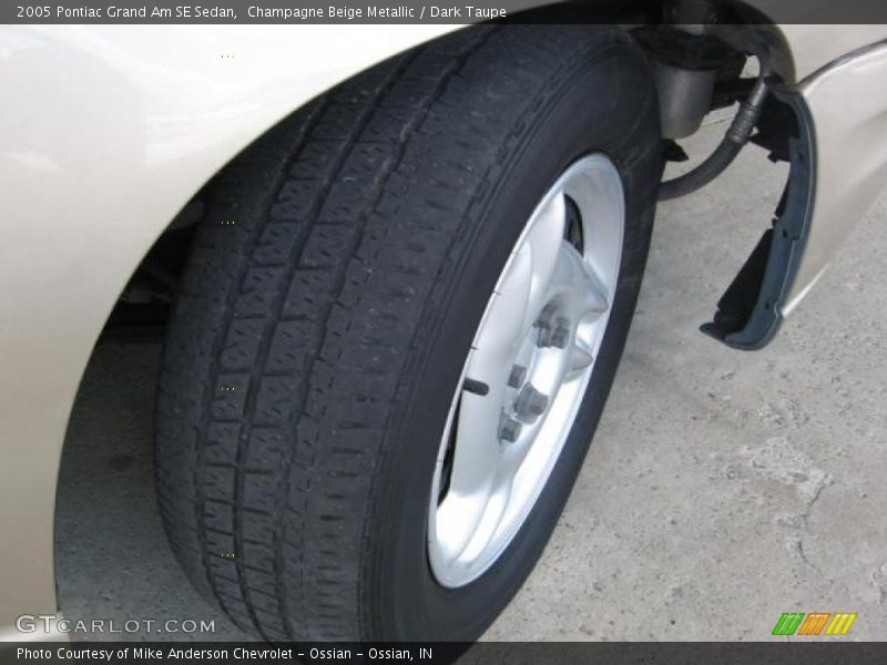 Champagne Beige Metallic / Dark Taupe 2005 Pontiac Grand Am SE Sedan
