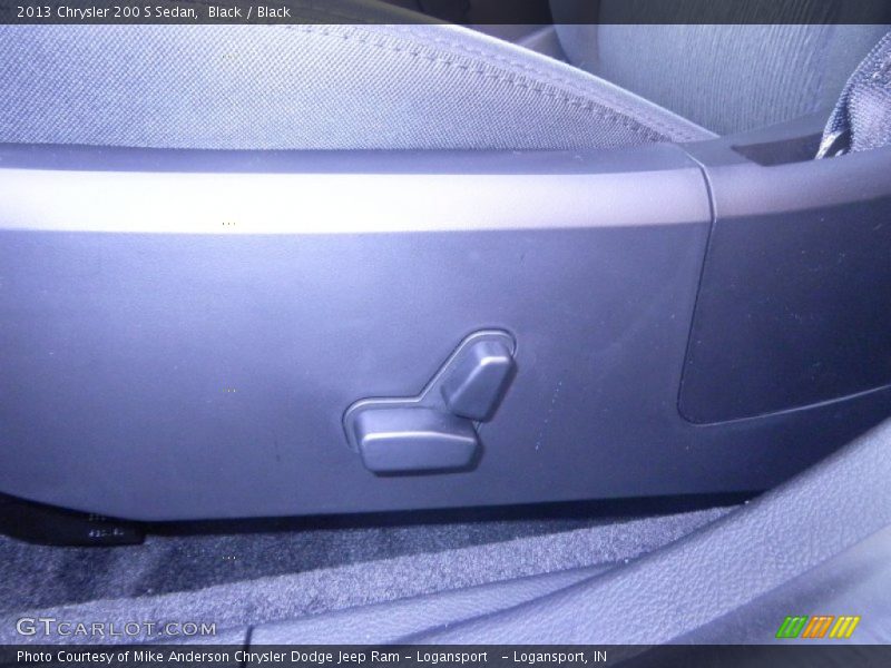 Black / Black 2013 Chrysler 200 S Sedan