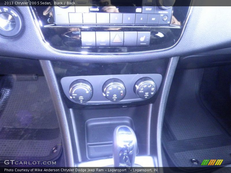 Black / Black 2013 Chrysler 200 S Sedan