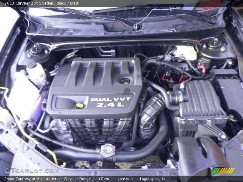 Black / Black 2013 Chrysler 200 S Sedan