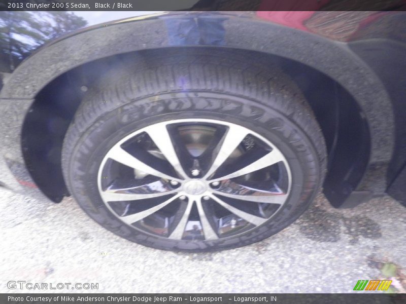 Black / Black 2013 Chrysler 200 S Sedan