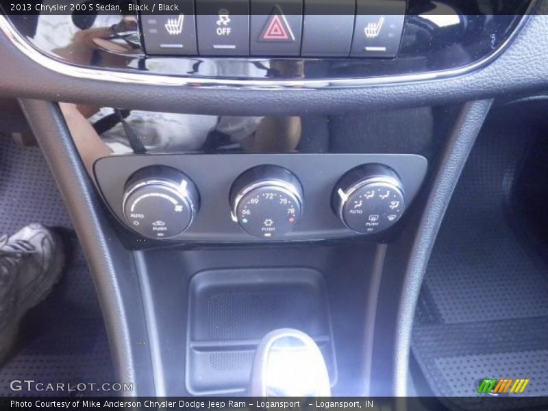 Black / Black 2013 Chrysler 200 S Sedan