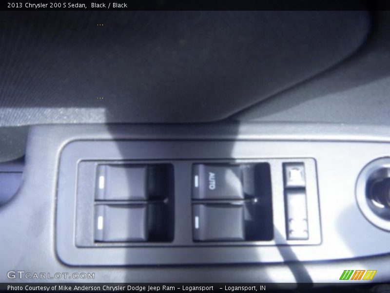 Black / Black 2013 Chrysler 200 S Sedan