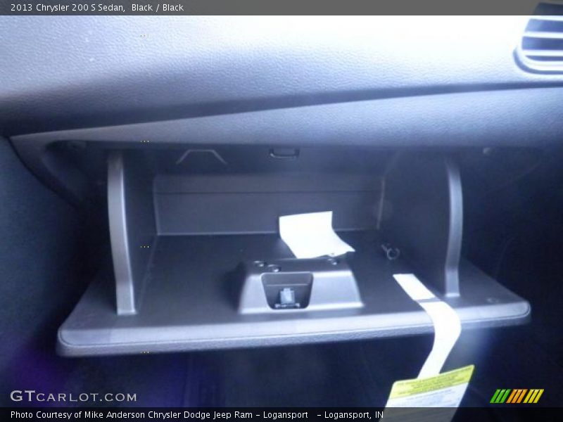 Black / Black 2013 Chrysler 200 S Sedan