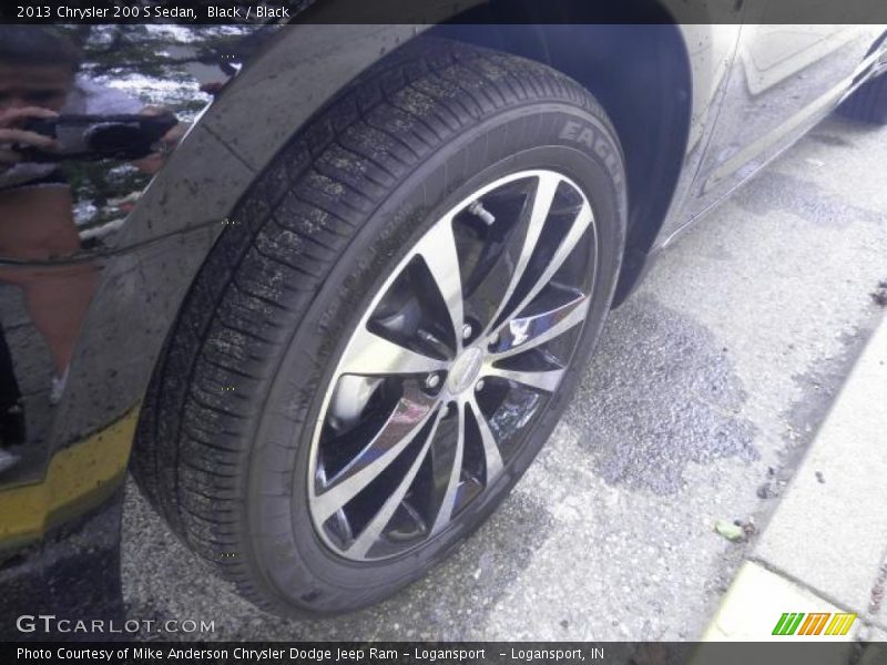 Black / Black 2013 Chrysler 200 S Sedan