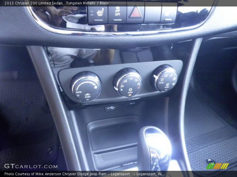 Tungsten Metallic / Black 2013 Chrysler 200 Limited Sedan