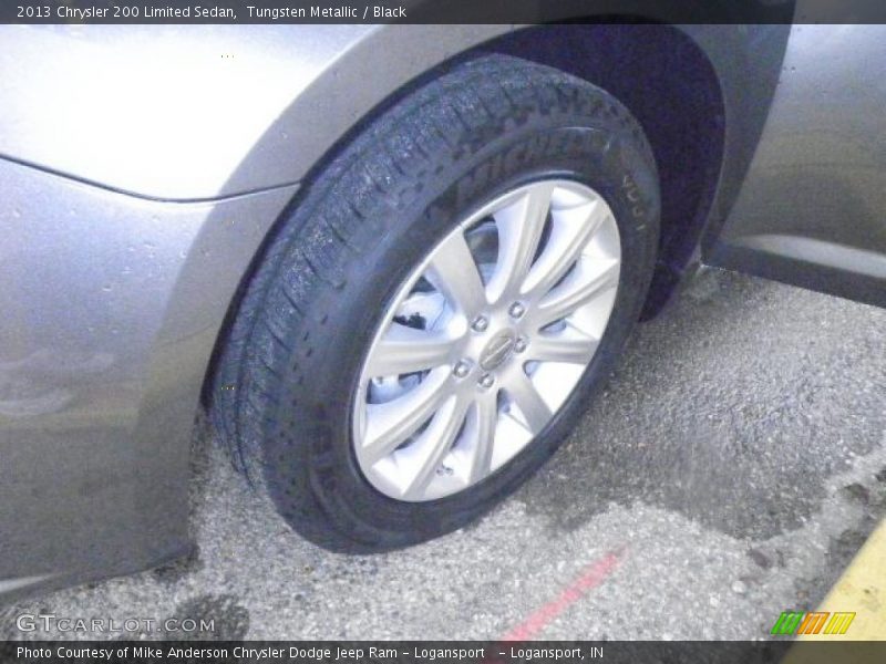 Tungsten Metallic / Black 2013 Chrysler 200 Limited Sedan