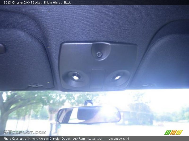 Bright White / Black 2013 Chrysler 200 S Sedan