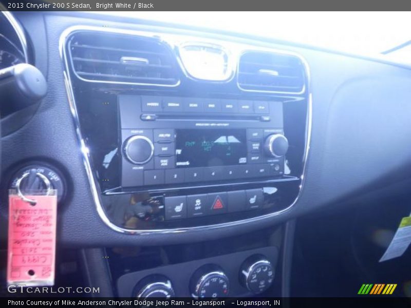 Bright White / Black 2013 Chrysler 200 S Sedan