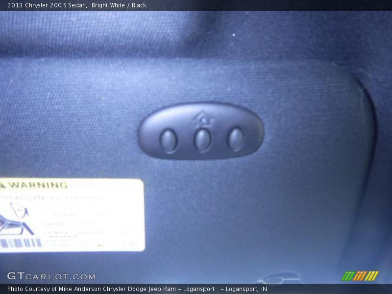 Bright White / Black 2013 Chrysler 200 S Sedan