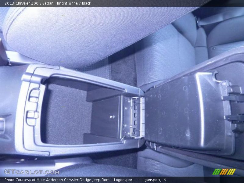 Bright White / Black 2013 Chrysler 200 S Sedan