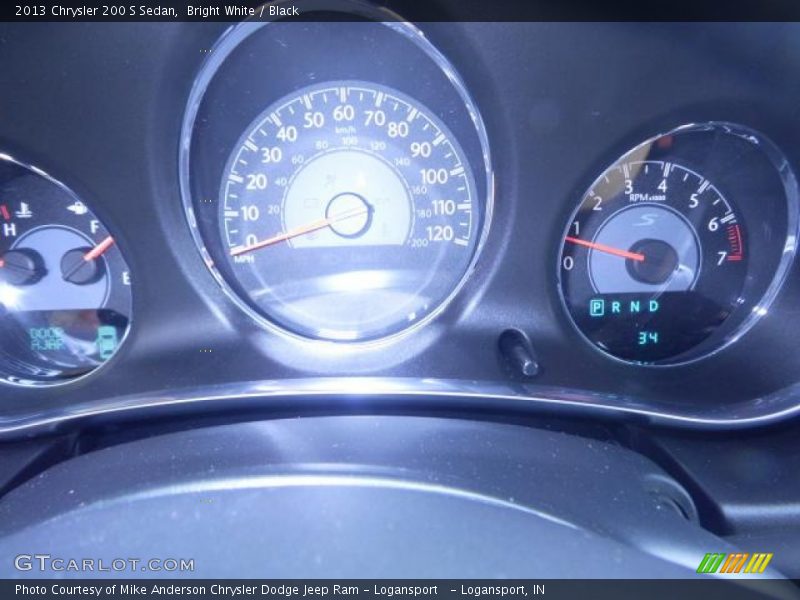 Bright White / Black 2013 Chrysler 200 S Sedan