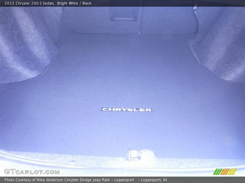Bright White / Black 2013 Chrysler 200 S Sedan